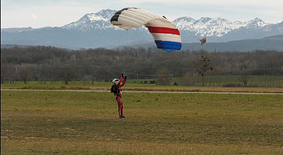 Parachutisme : Les Français s'entraînent pour les championnats d'Europe