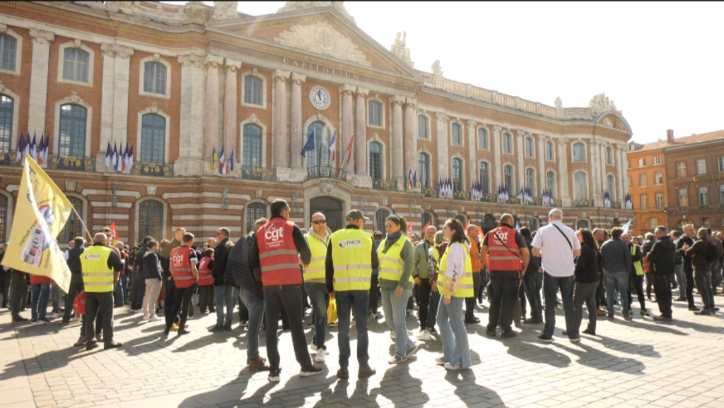 Gr Ve Tiss O Salari S Rassembl S Sur La Place Du Capitole Toulouse