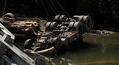 Pont de Mirepoix : Le camion retiré des eaux