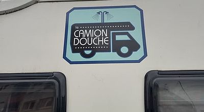 Un camion douche pour faciliter l'accès à l'hygiène aux SDF et aux mal-logés