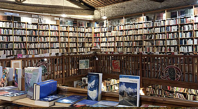 Le Trouve-Tout du livre au Somail dans l'Aude, une librairie de contes de fées