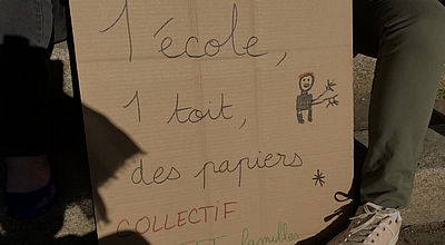 "Enfants scolarisés, parents régularisés" : 10 collectifs militent pour 4 familles sans-papiers