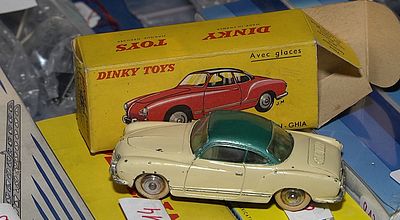 Vente aux enchères : Une voiture Dinky Toys estimée entre 2.000€ et 3.000€
