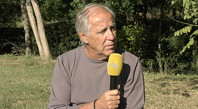 L'oeil de René Girard avant le derby entre le Montpellier Hérault sport club et le Nîmes olympique