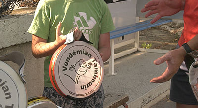 Le tambourin, sport et pratique culturelle, à découvrir dans l'Hérault
