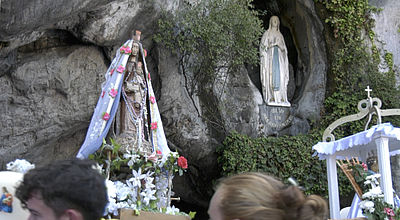 Lourdes vit au rythme des processions des gens du voyage