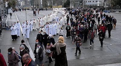 Réouverture du Sanctuaire de Lourdes : 4 000 pèlerins venus voir la grotte