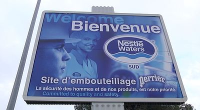 Eaux minérales : Une enquête de Radio France et du Monde révèle une entente entre l'État français et Nestlé Waters sur la filtration des eaux