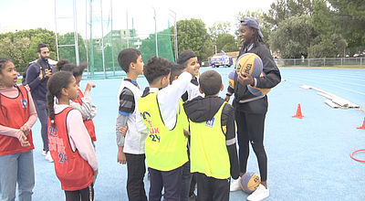 video | Enfants et champions sportifs pour célébrer les jeux olympiques à J-100