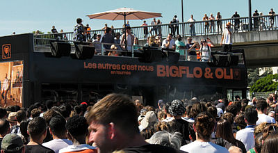 Bigflo et Oli enflamment le parvis du Stadium lors d'un concert gratuit