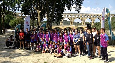 Sportifs au collège : Les champions de France de tennis de table échangent avec les collégiens gardois