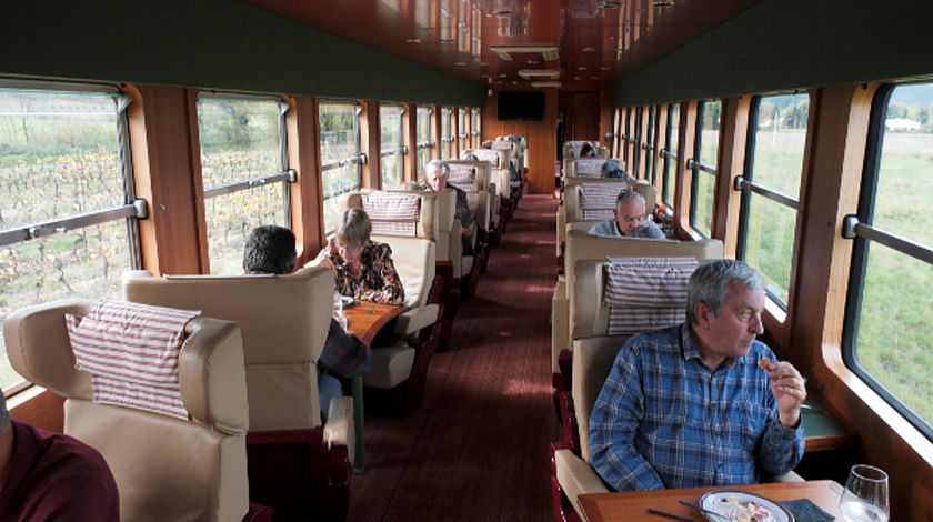 Un voyage sensoriel à bord du Train Rouge