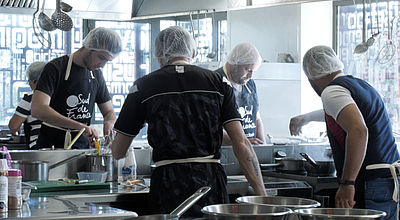 video | Job Chef : Des demandeurs d'emploi s'affrontent en cuisine devant un jury