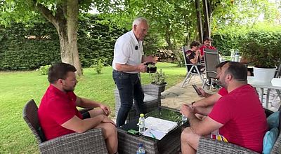 Tous les dimanches l'équipe de rugby de L'Isle-Jourdain prend le café chez Danièle et Laurent