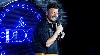 Kev Adams inaugure son comedy club "Le Fridge Montpellier"