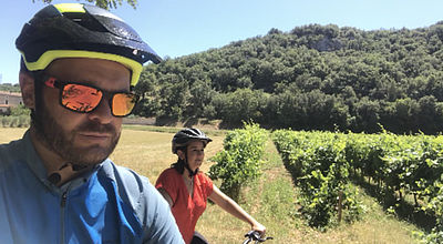 Suivez-nous à vélo découvrir les vignobles et les vins du Gard rhodanien !