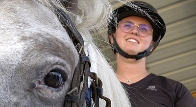 Equithérapie : L'équilève permet aux personnes handicapées de monter à cheval