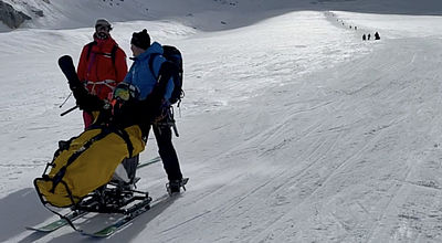 video | Tétraplégique, Tony Moggio descend en tandem ski l’impressionnante Vallée blanche