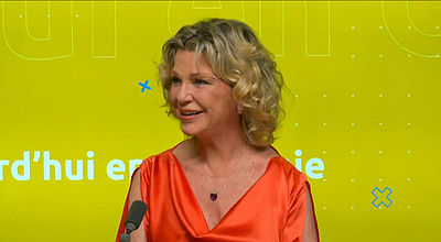 Jeane Manson chante son amour pour la Corse avec "Corse Etoile des Mers"