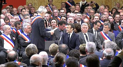 Macron face à 600 maires d'Occitanie