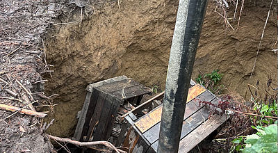 Affaissement de terrain dans un jardin près du chantier de la ligne C du métro