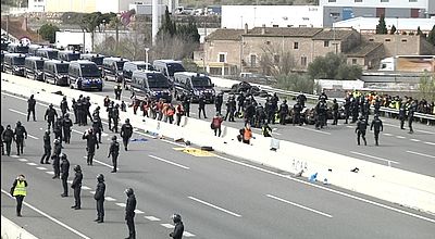 Figueres : Des militants catalans bloquent à nouveau l'autoroute AP-7